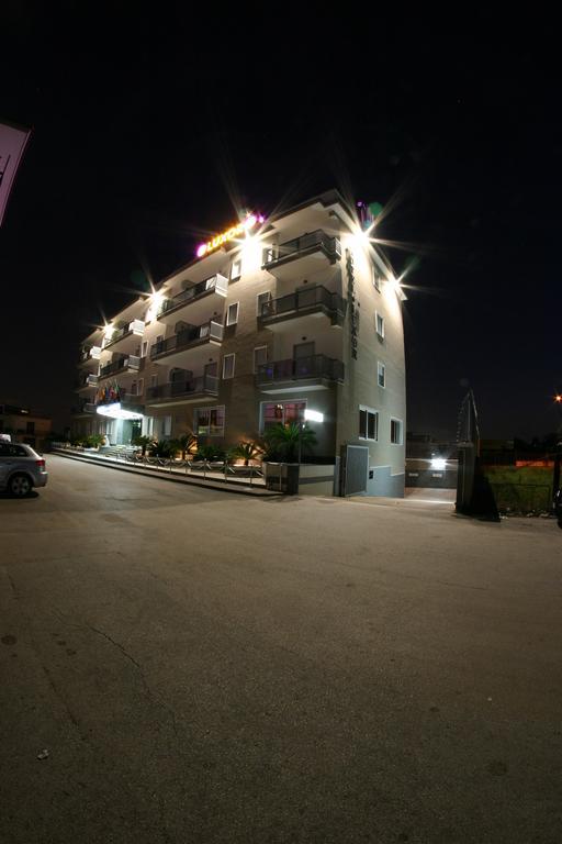 Hotel Luxor Casoria Kültér fotó